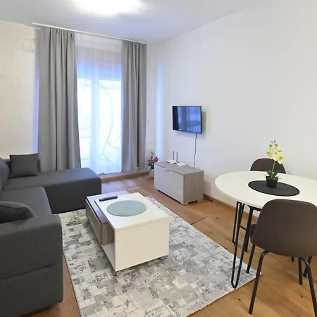 Natalija Jezero Apartment